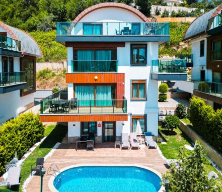 Alanya Bölgesi 10 Kişilik Tatil Villası