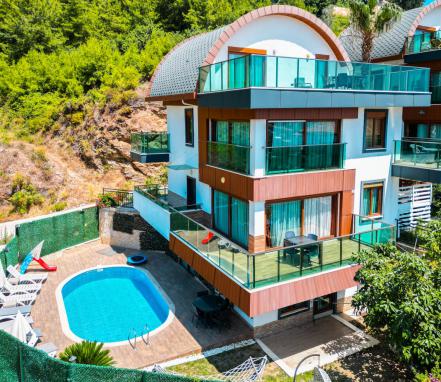 Alanya Bölgesinde 10 Kişilik Tatil Villası