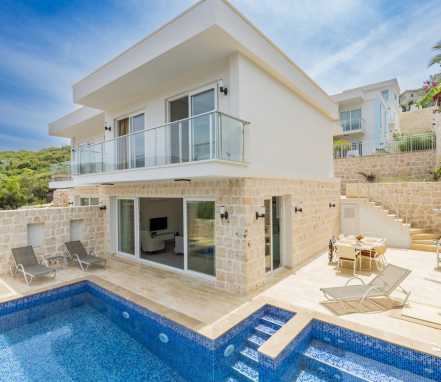 Kaş Bölgesinde LÜks Deniz Manzaralı 4 Kişlik Tatil Villası 
