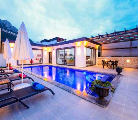 Kalkan Bölgesinde Korunaklı 4 Kişilik Tatil Vlilası 