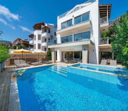 Eski Kalkanda 5 Yatak Odalı Tatil Villası