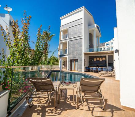 Kalkan Bölgesinde 6 Kişilik Tatil Villası