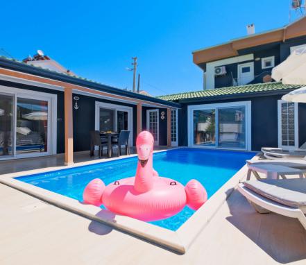 Fethiye Çalış Mevkiinde Merkezi Yakın Tatil Villası