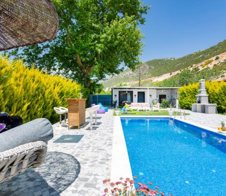 Kalkan Bezirgan Mevkiinde Korunaklı Tatil Villası
