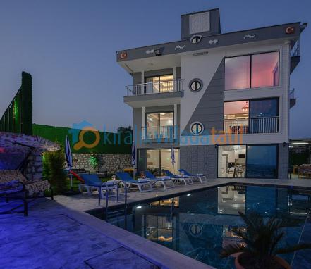 Antalya Demre Mevkiinde 12 Kişilik Lüks Tatil Villası