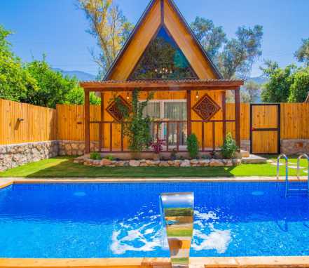 Kalkan Bölgesinde Korunaklı 2 Kişilik Balayı Tatil Villası