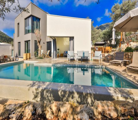 Kaş Belenli Mevkiinde Modern 10 Kişilik Tatil Villası