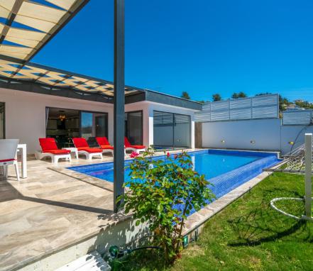 Kalkan Bölgesinde Muhafazakar 4 Kişilk Tatil Villası