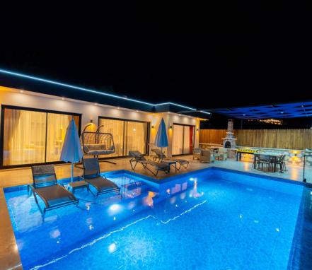 Kalkan Çavdır Mevkiinde 5 Kişilik Tatil Villası