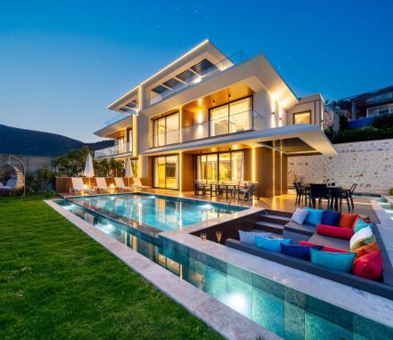 Kalkan Kalamar Mevkiinde Konforlu Lüks Deniz Manzaralı Tatil Villa
