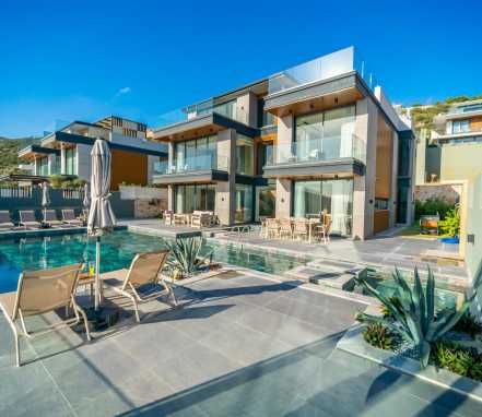 Kalkan Bölgesinde Deniz Manzaralı 10 Kişilik Tatil Villası 