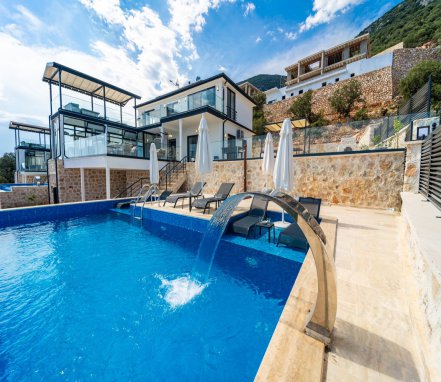 Kaş Bölgesinde 8 Kişilik Lüks Tatil Villası