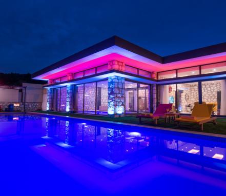 Kalkan Üzümlü Köyünde Kapalı Havuzlu Lüks Balayı Villası