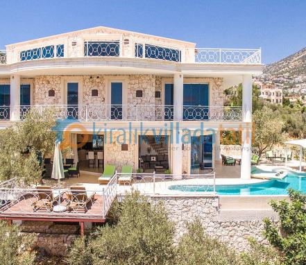 Kalkan Bölgesinde Deniz Manzaralı Lüks 10 Kişilik Tatil Villası 