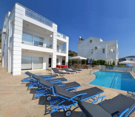 Kaş Bölgesinde  Deniz Manzaralı Tatil Villası-B