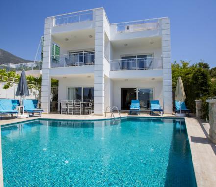 Kalkan Bölgesinde Deniz Manzaralı 8 Kişilik Tatil Villası 