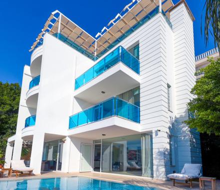 Kalkanda Deniz Manzaralı Merkezi Lüks Villa