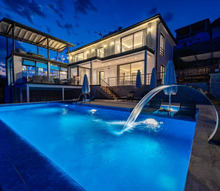 Kaş Bölgesinde DenİZ Manzaralı Tatil Villası