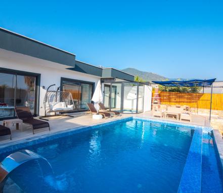 Kalkan Çavdır Bölgesinde Özel Havuzlu 5 Kişilik Kiralık Villa