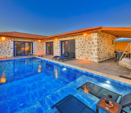 Antalya Kalkan Mevkiinde 4 Kişilik Tatil Villası