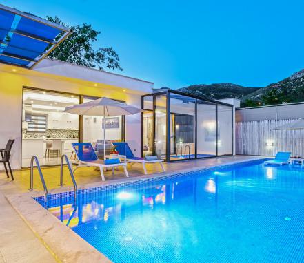 Kalkan Üzümlü Mevkiinde Balayı Çiftlerimiz İçin Özel Korunaklı Tatil Villası
