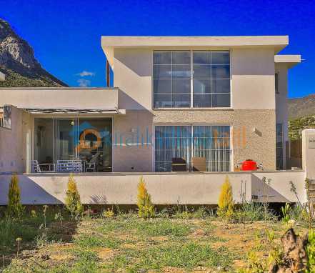 Kalkan Bölgesinde Doğa İçinde 4 Kişilik Tatil Villası 