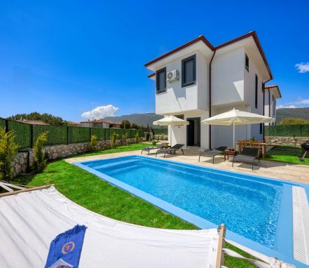 Çukurbağ Köyünde 4 Kişilik Korunaklı Villa