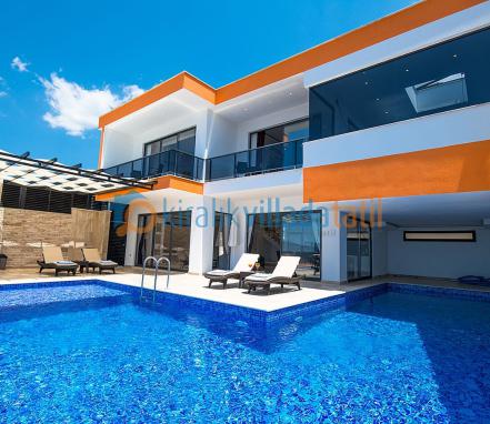 Kalkan Kördere Bölgesinde 4 Kişilik Lüks Korunaklı Tatil Villası