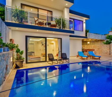 Kalkan Kördere Bölgesinde 2 Kişilik Balayı Tatil Villası