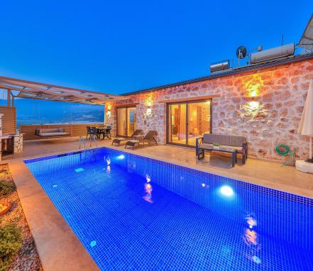 Kalkan Bölgesinde Korunaklı Balayı Tatil Villası 