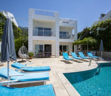 Kalkan Bölgesinde Deniz Manzaralı 8 Kişilik Tatil Villası 