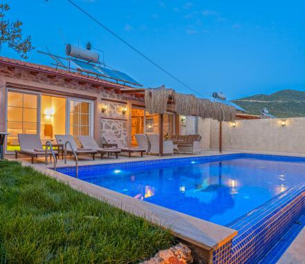 Kaş Bayındır Mevkiinde 4 Kişilik Tatil Villası