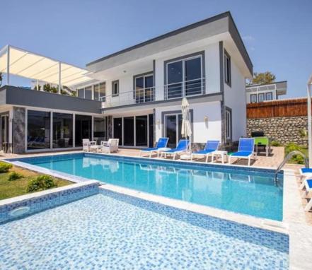 Patarada 6 Kişilik Korunaklı Tatil Villası
