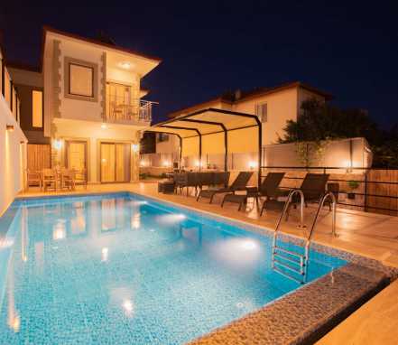 Kaş Bölgesinde Korunaklı 4 Kişilik Tatil Villası 