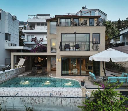 Kalkan Kışlada Modern Konforlu 3 Yatak Odalı Deniz Manzaralı Villa