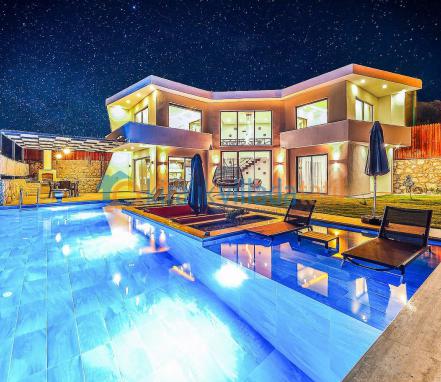 Kalkan Bölgesinde Korunaklı Lüks 4 Kİşilik Tatil Villası