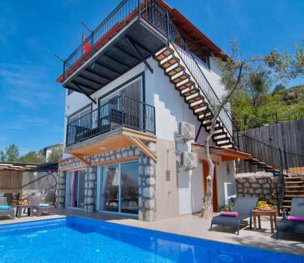 Kalkan Bölgesinde Korunaklı 4 Kişilik Tatil Villası 