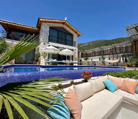 Kaş Kalkanda 6 Kişilik Lüks Tatil Villaları