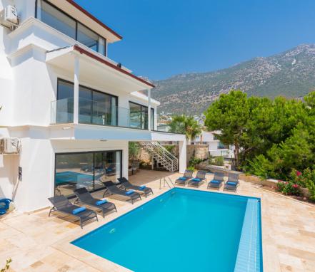 Kalkan Merkezi Konumda 8 Kişilik Tatil Villası