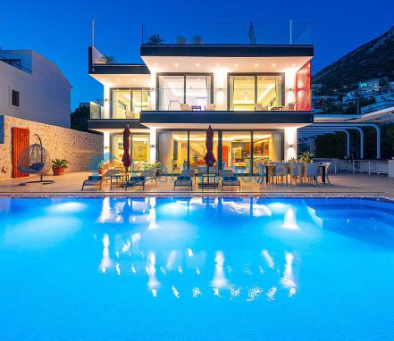 Kalkan Kördere Bölgesinde 10 Kişilik Lüks Villa