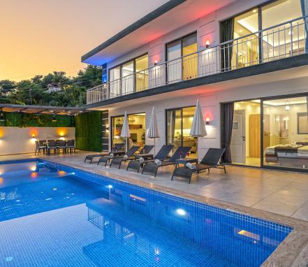 Kalkan Bölgesinde Korunaklı 7 Kişilik Tatil Villası