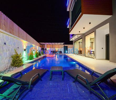 Kaş Ağullu Mevkiinde 2 Yatak Odalı Korunaklı Tatil Villası