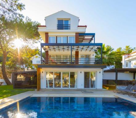 Fethiye Bölgesinde Lüks 8 Kişlik Tatil Villası 