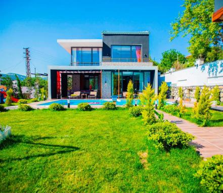 Kalkan Sarıbelen Bölgesinde 5 Kişilik Korunaklı Modern Villa
