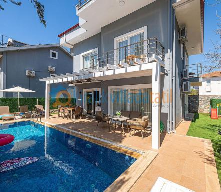 Fethiye'de 9 Kişilik Doğa İçerisinde Lüks Villa