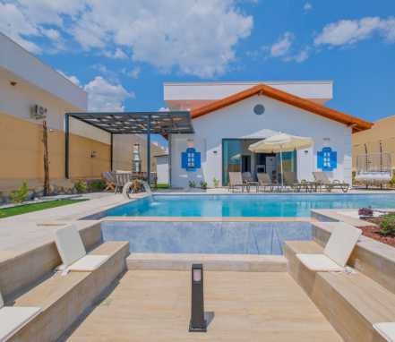 Seydikemer Çaltıözü Mevkiinde Doğa İçinde 8 Kişilik Tatil Villası 