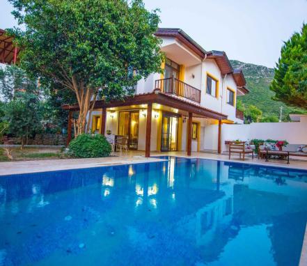Marmaris Söğüt Mevkiinde 8 Kişilik Tatil Villası