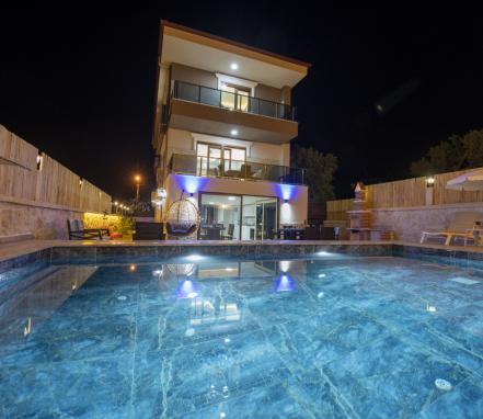 Antalya Demre Mevkiinde 6 Kişilik Tatil Villası