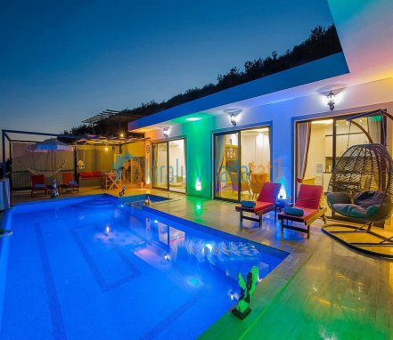 Kalkan Bölgesinde Korunaklı Lüks 4 Kişilik Tatil Villası 