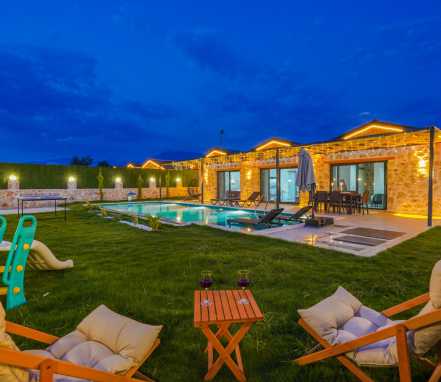 Kalkan Bölgesinde Korunaklı 4 Kişilik Tatil Villası 